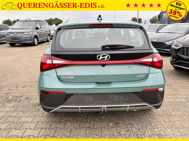 Hyundai i20 Comfort 1.2i 79PS, MANGROVE-GREEN, 5 Jahre Garantie, NAVIGATION 10,25", Klima, Parksensoren hinten, Rückfahrkamera, Alarm, Lederlenkrad, Tempomat, Armlehne vorne, Reserverad, 4x elektr. Fensterheber, Fernlicht-Assistent 