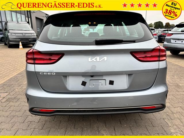 Kia Ceed Sportswagon Spin 1.5 T-GDI 140PS 6-Gang, Lunar-Silver-Metallic, 16" Alufelgen, Klimaanlage, Winter-Paket, Navigationssystem 10,25", Parksensoren hinten, Rückfahrkamera, Tempomat, Dachreling, Beheiztes Lederlenkrad, ZV mit Fernbedienung, Reserve-Notrad 