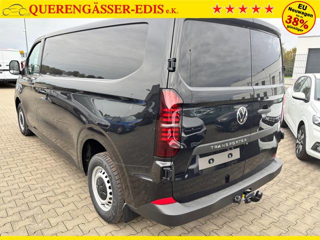 Volkswagen T7 Kastenwagen Basis 2.0 TDI 170PS AUTOMATIK LANG, Schwarz, HECKFLÜGELTÜREN, 2-Zonen-Klimautomatik, M-Lederlenkrad, Anhängerkupplung, Parksensoren vorn/hinten, Rückfahrkamera, Frontscheibe beheizbar, Ganzjahresreifen, Sitzpaket 46 (inkl. Sitzheizung), Reserverad, 70l Tank 