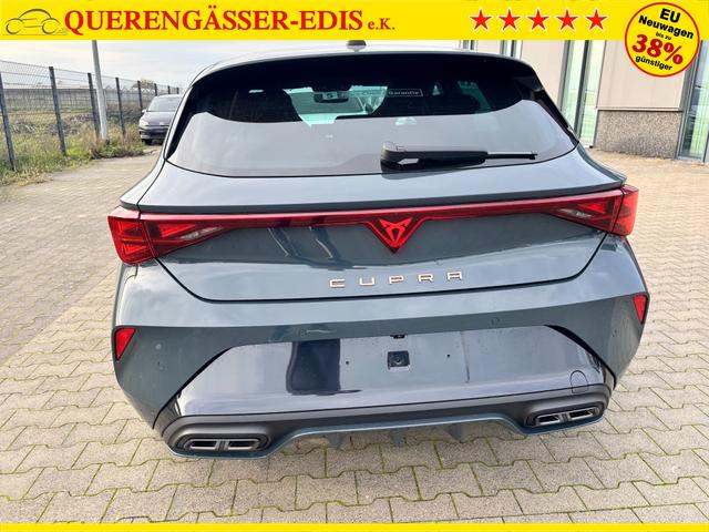 Cupra Leon Basis 1.5 TSI 150PS 6-Gang, 5 Jahre Garantie, EDGE-PAKET, WINTER-PAKET, 18" Alufelgen, Voll-LED-Scheinwerfer, 3Z-Climatronic, ACC/Tempomat, Digitales Cockpit, Full Link, Parksensoren v/h, Privacy-Glas, Multifunktions-Lederlenkrad, LED-Nebelscheinwerfer 