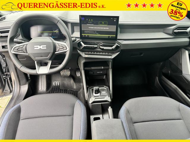 Dacia Duster Expression 1.6 HYBRID 140 AUTOMATIK (Benzin/Elektro), 17" Alufelgen "TERGAN", Klimaanlage, Rückfahrkamera, Parksensoren hinten, LED-Scheinwerfer, Radio Media 10" + Smartphone-Spiegelung, Armlehne, Dachreling, Tempomat, Verkehrszeichenerkennung, Spurassistent 