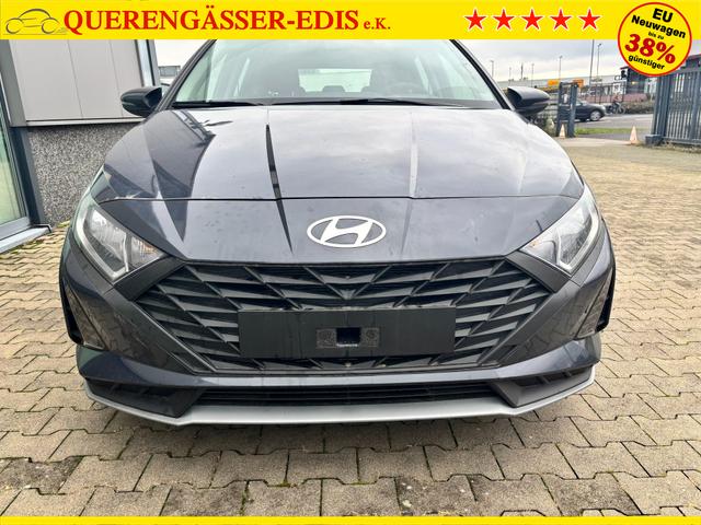 Hyundai i20 Comfort 1.2i 79PS, AURORA-GRAU METALLIC, 16" ALUFELGEN, 5 Jahre Garantie, NAVIGATION 10,25", Klima, Parksensoren hinten, Rückfahrkamera, Alarm, Lederlenkrad, Tempomat, Armlehne vorne, Reserverad, 4x elektr. Fensterheber, Fernlicht-Assistent 
