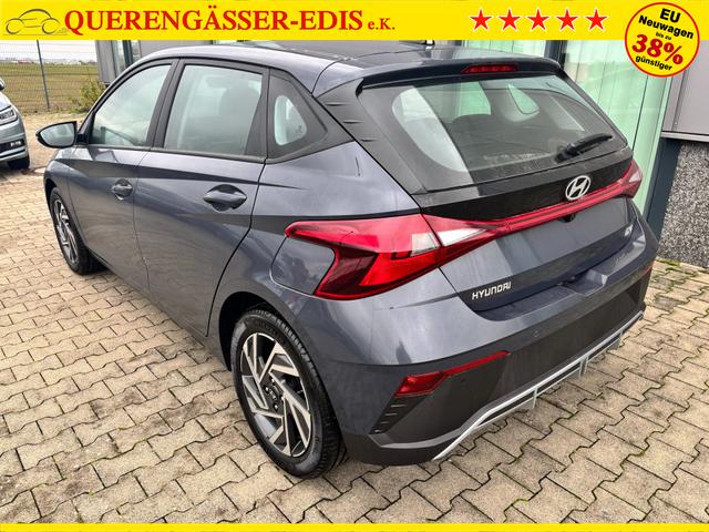 Hyundai i20 Comfort 1.2i 79PS, AURORA-GRAU METALLIC, 16" ALUFELGEN, 5 Jahre Garantie, NAVIGATION 10,25", Klima, Parksensoren hinten, Rückfahrkamera, Alarm, Lederlenkrad, Tempomat, Armlehne vorne, Reserverad, 4x elektr. Fensterheber, Fernlicht-Assistent 