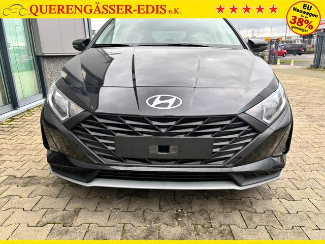 Hyundai i20 Family 1.2i 79PS, SCHWARZ-METALLIC, 16" ALUFELGEN, 5 Jahre Garantie, WINTER-PAKET, KLIMAAUTOMATIK, Abgedunkelte Scheiben, NAVIGATION 10,25", Parksensoren hinten, Rückfahrkamera, Alarm, Lederlenkrad, Tempomat, Armlehne vorne, Reserverad 