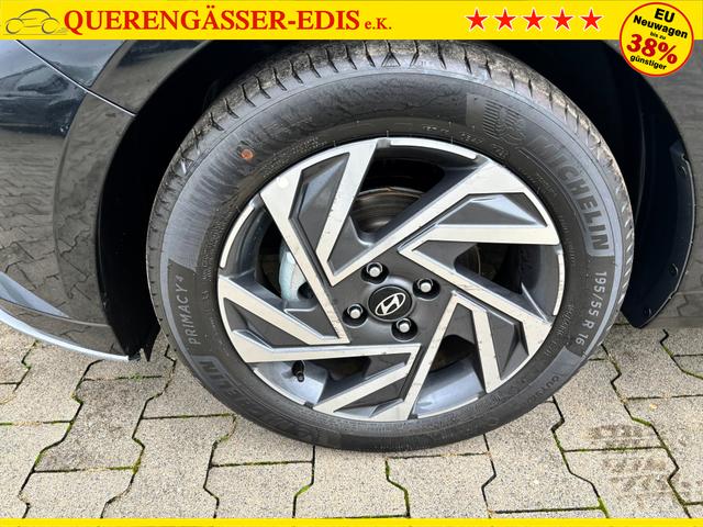 Hyundai i20 Family 1.2i 79PS, SCHWARZ-METALLIC, 16" ALUFELGEN, 5 Jahre Garantie, WINTER-PAKET, KLIMAAUTOMATIK, Abgedunkelte Scheiben, NAVIGATION 10,25", Parksensoren hinten, Rückfahrkamera, Alarm, Lederlenkrad, Tempomat, Armlehne vorne, Reserverad 