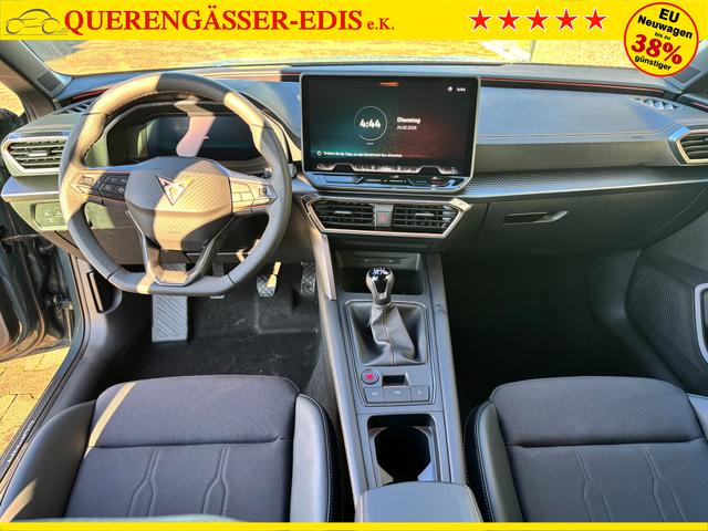 Cupra Leon Sportstourer Basis 1.5 TSI 150PS 6-Gang, 5 Jahre Garantie, AHK SCHWENKBAR, EDGE-PAKET, WINTER-PAKET, Elektr. Heckklappe, Dachreling, 18" Alu, Voll-LED-Scheinwerfer, 3Z-Climatronic, ACC/Tempomat, Digitales Cockpit, Full Link, Parksensoren v/h, Privacy-Glas, M-Lederlenkrad 