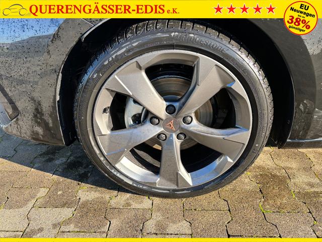 Cupra Leon Sportstourer Basis 1.5 TSI 150PS 6-Gang, 5J Garantie, SCHWARZ-METALLIC, MATRIX-LED, AHK SCHWENKBAR, EDGE-PAKET, DYNAMIC-DESIGN, Elektr. Heckklappe, Dachreling, 18" Alu, Voll-LED-Scheinwerfer, 3Z-Climatronic, ACC/Tempomat, Full Link, Parksensoren v/h, Privacy-Glas 