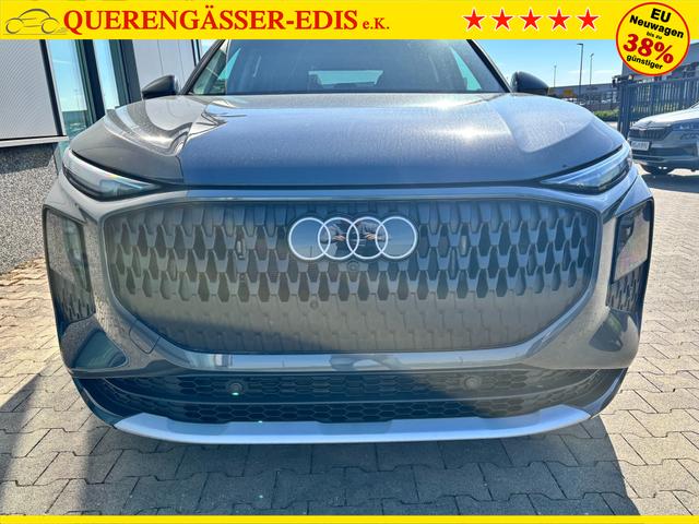 Audi Q3 Basis 2.0 TFSI quattro (Allrad) 204PS S-Tronic (Automatik), TECHPAKET PRO, Grau-Metallic, DIGITALE MATRIX-LED, Sportsitze, Elektr. Heckklappe, MMI Navigation plus, Sitzheizung, Klimaautomatik, ParkAssist Parksensoren, Privacy-Glas 