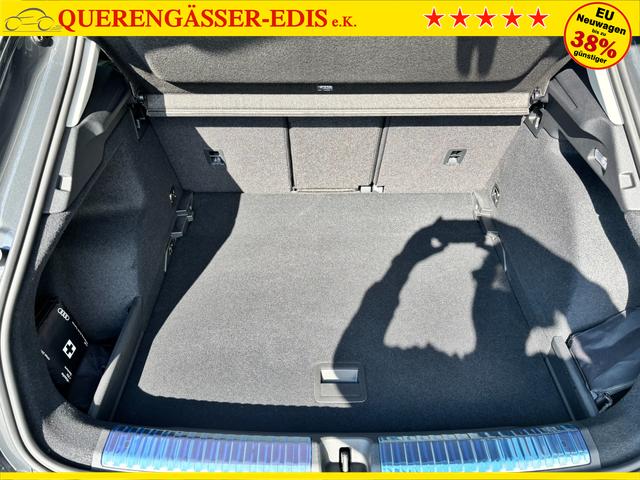 Audi Q3 Basis 2.0 TFSI quattro (Allrad) 204PS S-Tronic (Automatik), TECHPAKET PRO, Grau-Metallic, DIGITALE MATRIX-LED, Sportsitze, Elektr. Heckklappe, MMI Navigation plus, Sitzheizung, Klimaautomatik, ParkAssist Parksensoren, Privacy-Glas 