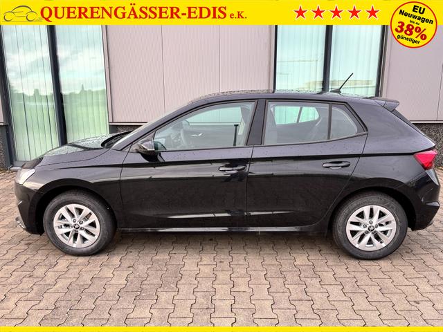 Skoda Fabia Extra Plus 1.0 TSI 116PS DSG (AUTOMATIK), 5J Garantie, BLACK-MAGIC METALLIC, CLIMATRONIC, BEHEIZTE FRONTSCHEIBE, SITZHEIZUNG, M-Lederlenkrad BEHEIZT, 15" ALU, Parksensoren hinten, R&uuml;ckfahrkamera, Infotainment 8", Virtual Cockpit, Tempomat, NSW, Wireless SmartLink 