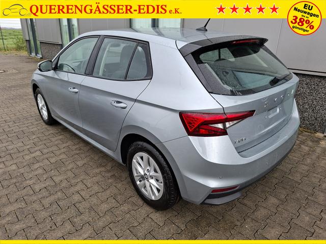 Skoda Fabia Extra Plus 1.0 TSI 116PS, 5 Jahre Garantie, SMOKEY-SILBER METALLIC, CLIMATRONIC, BEHEIZTE FRONTSCHEIBE, SITZHEIZUNG, M-Lederlenkrad BEHEIZT, 15" ALU, Parksensoren hinten, R&uuml;ckfahrkamera, Infotainment 8", Virtual Cockpit, Tempomat, NSW, Wireless SmartLink 