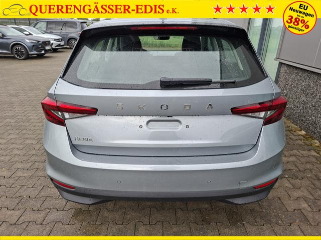 Skoda Fabia Extra Plus 1.0 TSI 116PS, 5 Jahre Garantie, SMOKEY-SILBER METALLIC, CLIMATRONIC, BEHEIZTE FRONTSCHEIBE, SITZHEIZUNG, M-Lederlenkrad BEHEIZT, 15" ALU, Parksensoren hinten, R&uuml;ckfahrkamera, Infotainment 8", Virtual Cockpit, Tempomat, NSW, Wireless SmartLink 