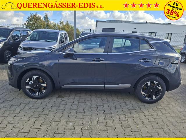 Kia Sportage Silver 1.6 T-GDI 150PS AUTOMATIK, Penta-Metal Grau METALLIC, 2-Zonen-Klimaautomatik, Navigation 12,3", Parksensoren vorn/hinten, R&uuml;ckfahrkamera, 17" Alufelgen, Winterpaket/Sitzheizung vorne, Beheiztes Lederlenkrad, ACC Tempomat, Alarm, Dachreling Chrom 