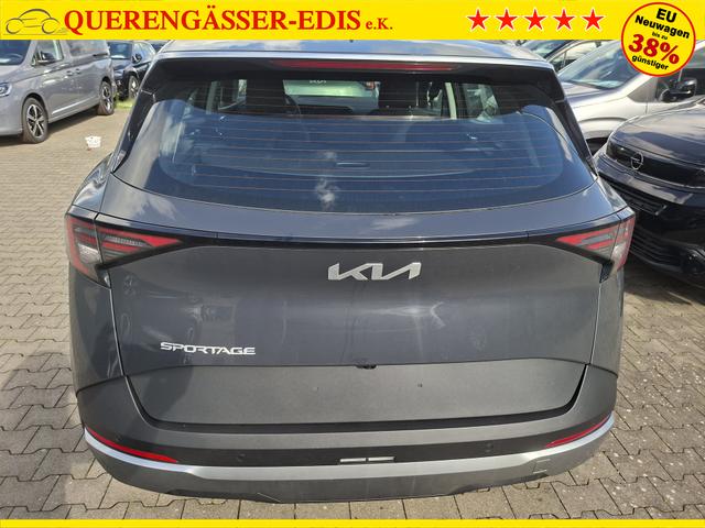 Kia Sportage Silver 1.6 T-GDI 150PS AUTOMATIK, Penta-Metal Grau METALLIC, 2-Zonen-Klimaautomatik, Navigation 12,3", Parksensoren vorn/hinten, R&uuml;ckfahrkamera, 17" Alufelgen, Winterpaket/Sitzheizung vorne, Beheiztes Lederlenkrad, ACC Tempomat, Alarm, Dachreling Chrom 