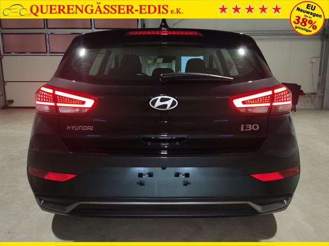 Hyundai / i30 / Grün / / / , Beispielbilder, ggf. teilweise mit Sonderausstattung