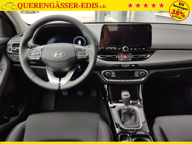 Hyundai / i30 / Rot / / / , Beispielbilder, ggf. teilweise mit Sonderausstattung