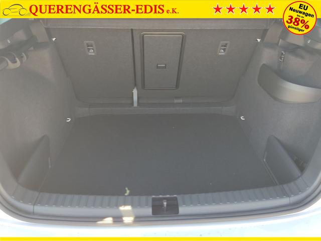 Skoda / Karoq / Weiß / / / , Beispielbilder, ggf. teilweise mit Sonderausstattung