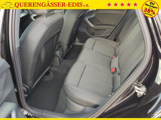 Audi / A3 Sportback / Schwarz / / / 