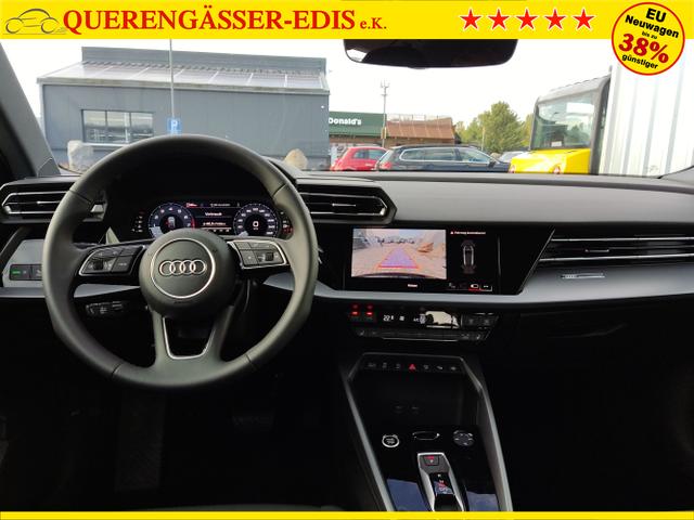 Audi / A3 Sportback / Schwarz / / / 