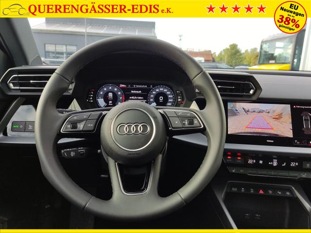 Audi / A3 Sportback / Schwarz / / / 