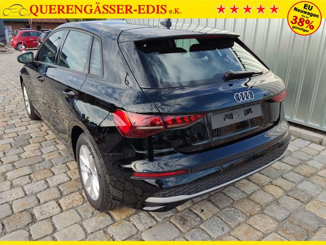Audi / A3 Sportback / Schwarz / / / 