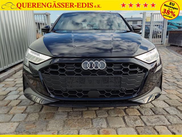 Audi / A3 Sportback / Schwarz / / / 