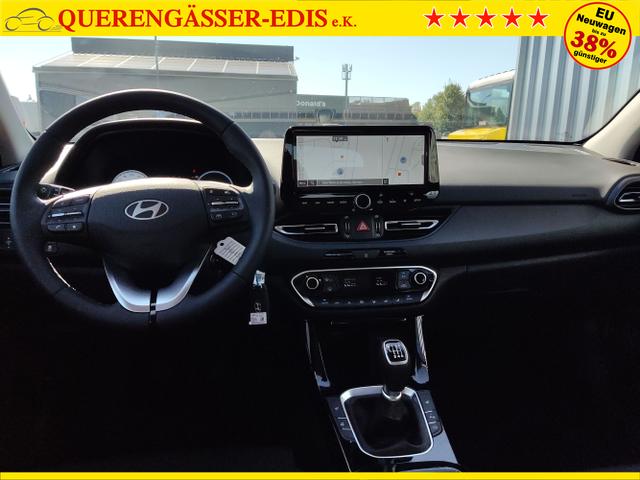 Hyundai / i30 / Rot / / / , Beispielbilder, ggf. teilweise mit Sonderausstattung