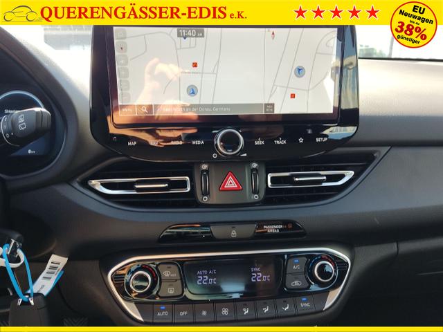 Hyundai / i30 / Rot / / / , Beispielbilder, ggf. teilweise mit Sonderausstattung