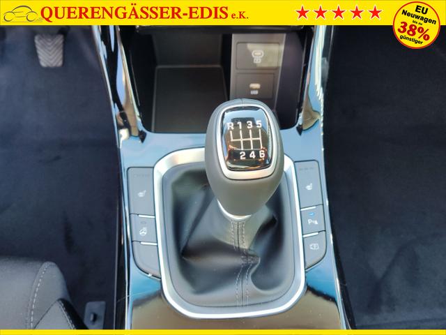 Hyundai / i30 / Rot / / / , Beispielbilder, ggf. teilweise mit Sonderausstattung