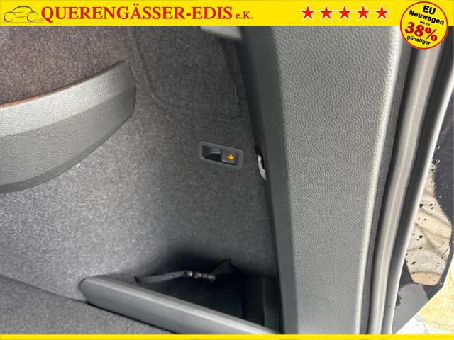 Skoda / Karoq / Schwarz / / / , Beispielbilder, ggf. teilweise mit Sonderausstattung