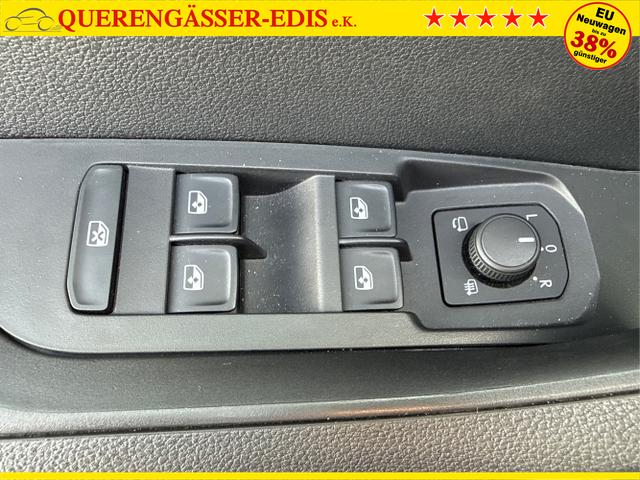 Skoda / Karoq / Blau / / / 