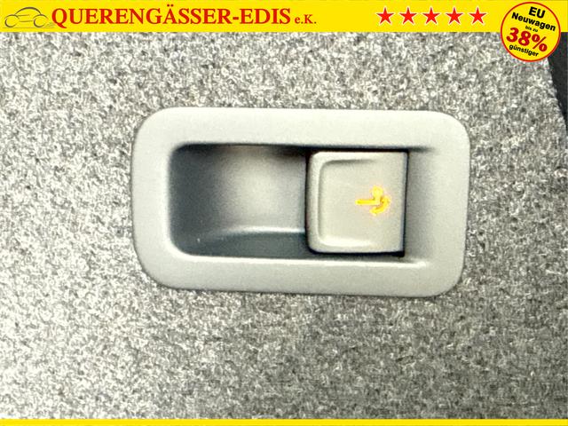 Skoda / Karoq / Wei&szlig; / / / , Beispielbilder, ggf. teilweise mit Sonderausstattung