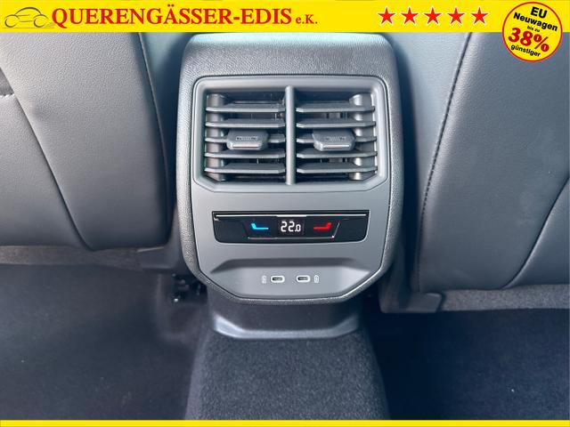 Seat / Leon Sportstourer / Schwarz / / / 
