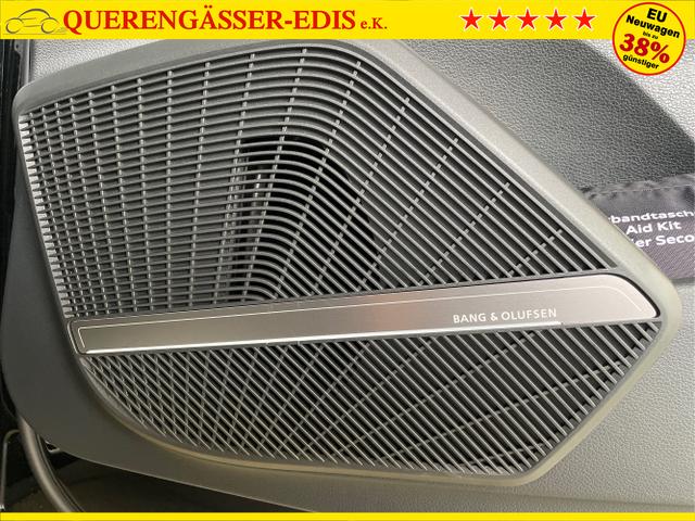Audi / SQ5 / Schwarz / / / STHZ+HUD+AHK+360°