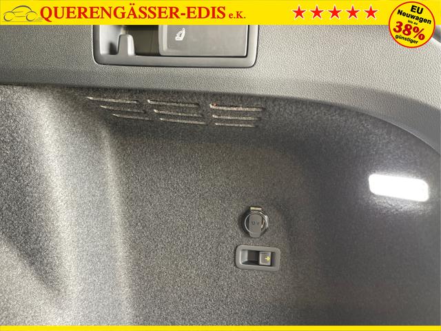 Volkswagen / Golf Variant / Schwarz / / / 150PS AHK+Navi
