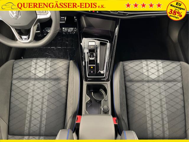 Volkswagen / Golf Variant / Schwarz / / / 150PS DSG+Black Style+AHK