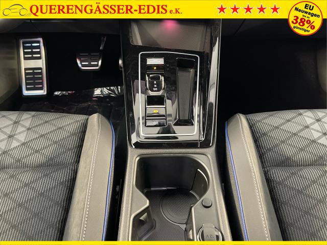 Volkswagen / Golf Variant / Schwarz / / / 150PS DSG+Black Style+AHK