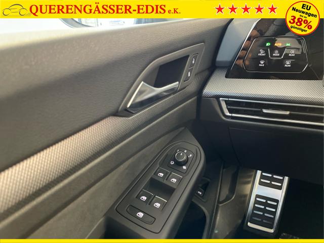 Volkswagen / Golf Variant / Schwarz / / / 150PS DSG+Black Style+AHK