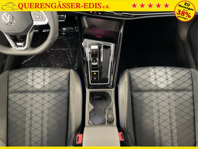 Volkswagen / Golf Variant / Schwarz / / / 150PS DSG+Black Style+AHK