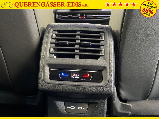 Volkswagen / Golf Variant / Schwarz / / / 150PS DSG+Black Style+AHK