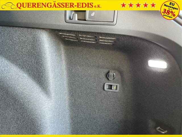 Volkswagen / Golf Variant / Schwarz / / / 150PS DSG+Black Style+AHK