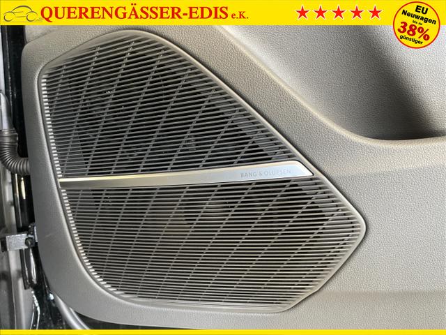 Audi / SQ7 / Schwarz / / / Nachtsicht+Fahrwerkspaket