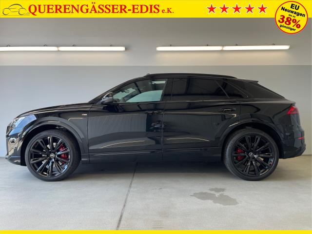 Audi / Q8 / Schwarz / / / S line STHZ+Pano+AHK+HUD