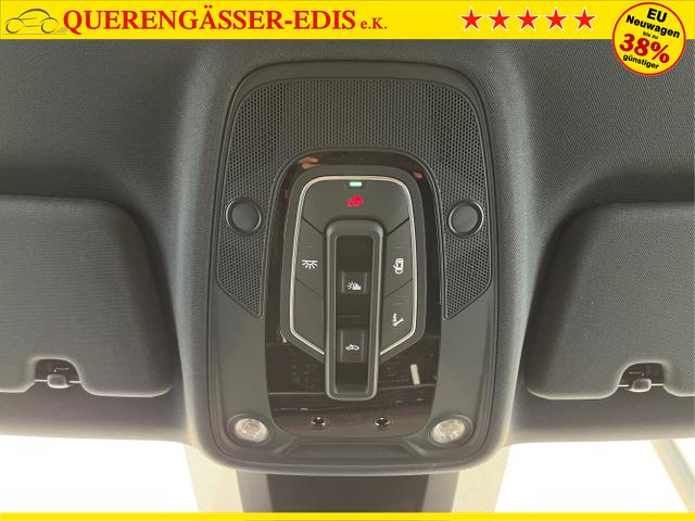 Audi / Q8 / Schwarz / / / S line STHZ+Pano+AHK+HUD