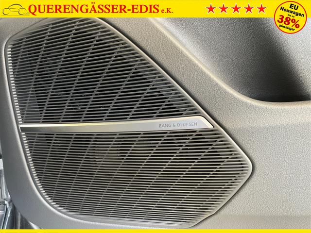 Audi / Q8 / Schwarz / / / S line STHZ+Pano+AHK+HUD