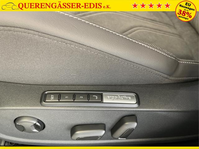 Volkswagen / Golf / Schwarz / / / eHybrid IQ.Light+Navi+Travel Assist