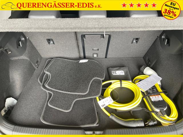 Volkswagen / Golf / Schwarz / / / eHybrid IQ.Light+Navi+Travel Assist