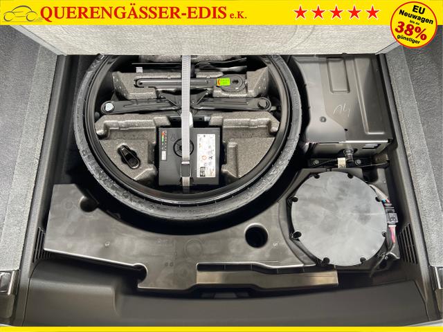 Audi / Q8 / Schwarz / / / S line STHZ+Pano+AHK+HUD