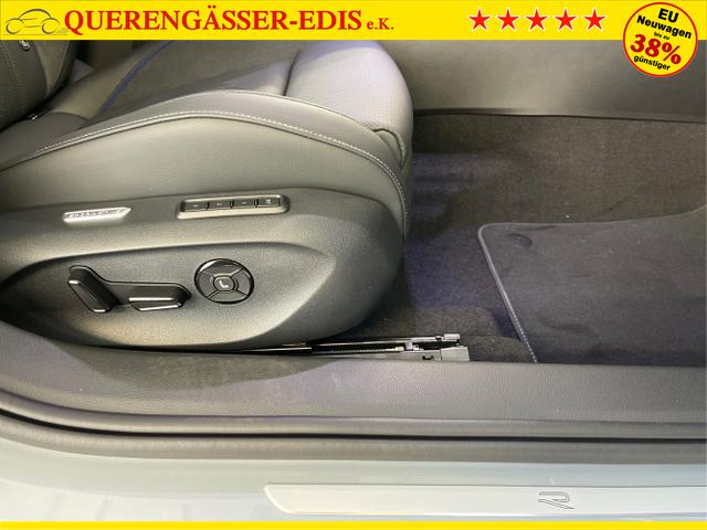 Volkswagen / Passat Variant / Silber / / / 265PS AHK+Pano+Harman Kardon