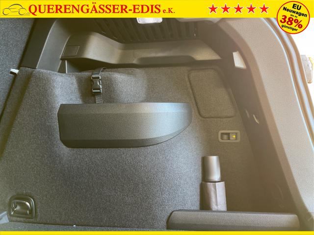 Skoda / Karoq / Schwarz / / / TSI 4x4 360°+19 Zoll+Navi+AHK